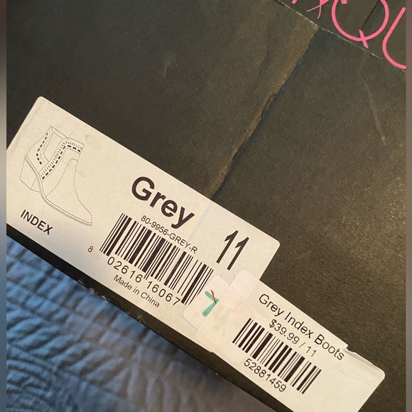 Boutique by Corkys Grey Index boots. Size 11 - Picture 3 of 7